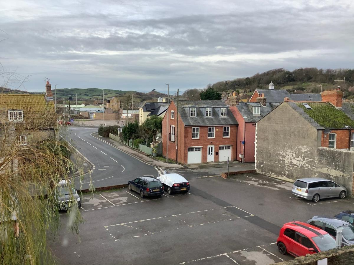 Relaxing Townhouse In The Heart Of Bridport Villa Eksteriør bilde